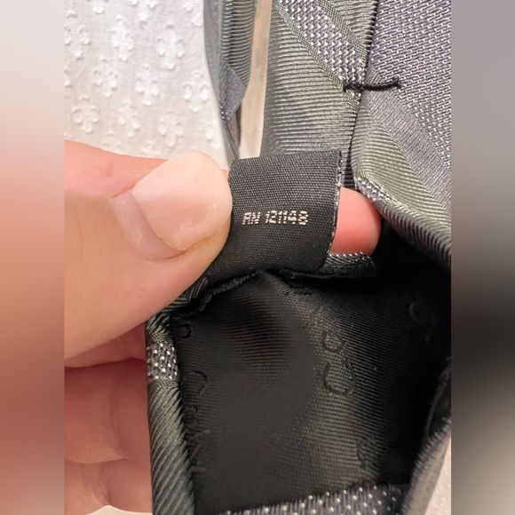 Calvin Klein Olive and Silver Silk Tie 57"L - Picture 4 of 6